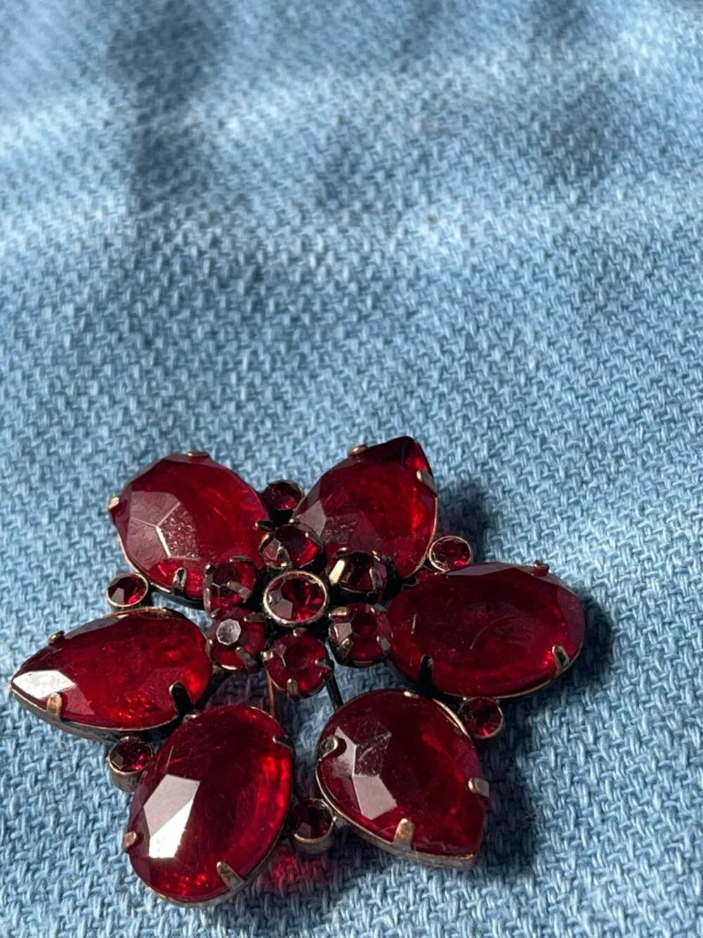 Vintage Mid-Century Austria-Style Red Rhinestone Gold-Tone Flower Brooch 2